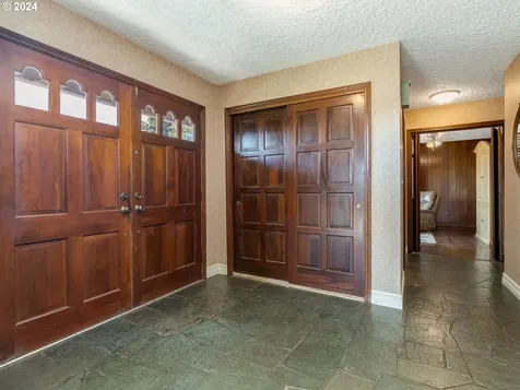 7706 SE Maple Avenue Vancouver WA 98664