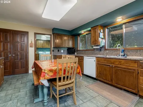 7706 SE Maple Avenue Vancouver WA 98664
