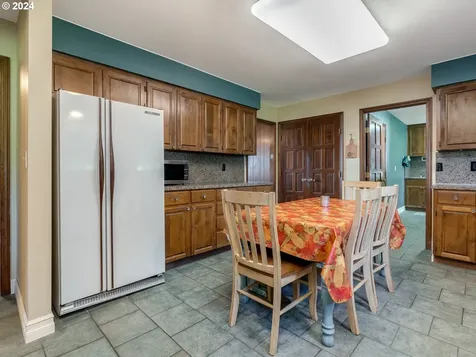 7706 SE Maple Avenue Vancouver WA 98664