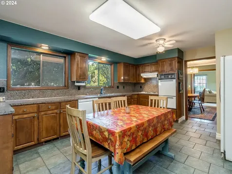 7706 SE Maple Avenue Vancouver WA 98664