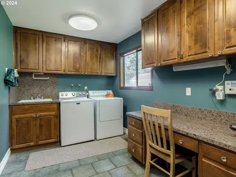 7706 SE Maple Avenue Vancouver WA 98664