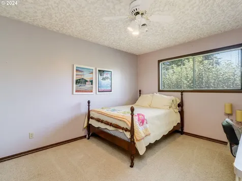 7706 SE Maple Avenue Vancouver WA 98664