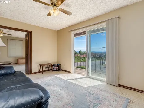 7706 SE Maple Avenue Vancouver WA 98664