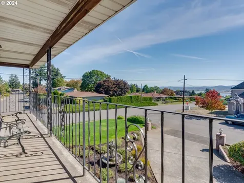 7706 SE Maple Avenue Vancouver WA 98664