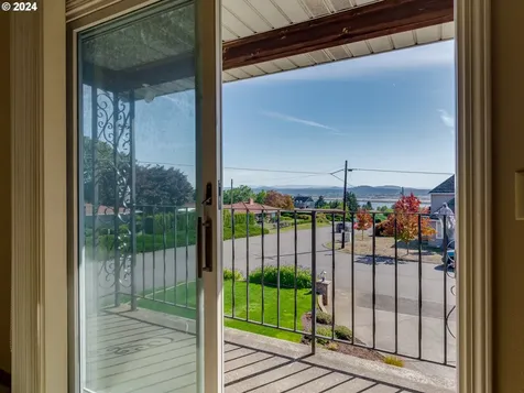 7706 SE Maple Avenue Vancouver WA 98664