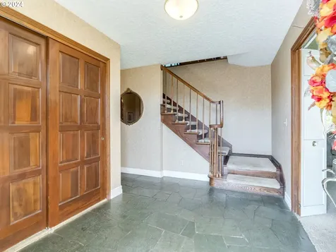 7706 SE Maple Avenue Vancouver WA 98664