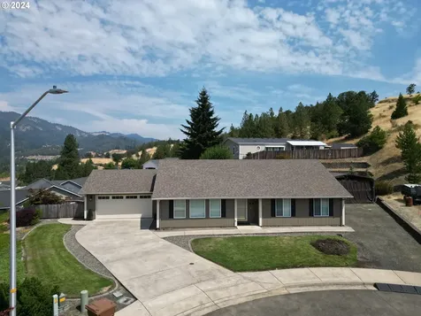 1397 Ne Lisa Way Myrtle Creek OR 97457