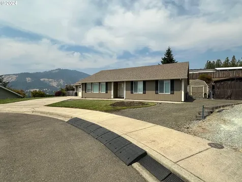 1397 Ne Lisa Way Myrtle Creek OR 97457