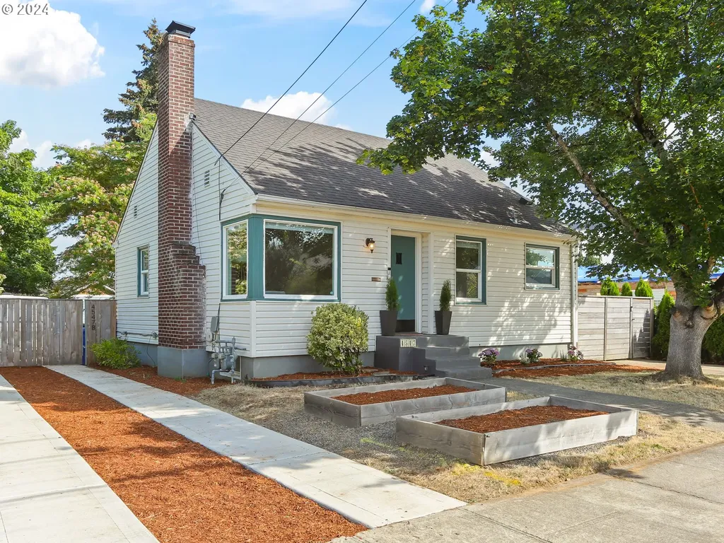 4547 NE Campaign Street Portland OR 97218