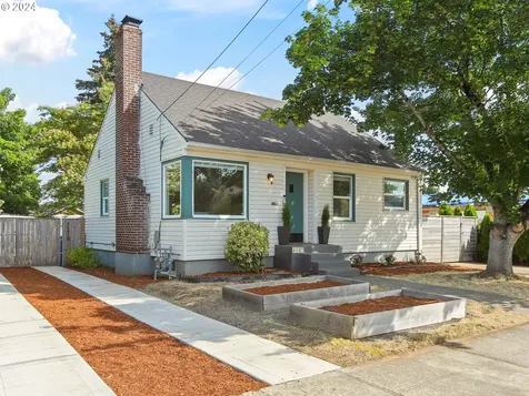 4547 NE Campaign Street Portland OR 97218