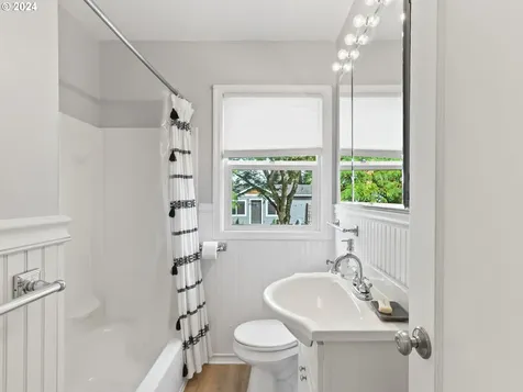 4547 NE Campaign Street Portland OR 97218