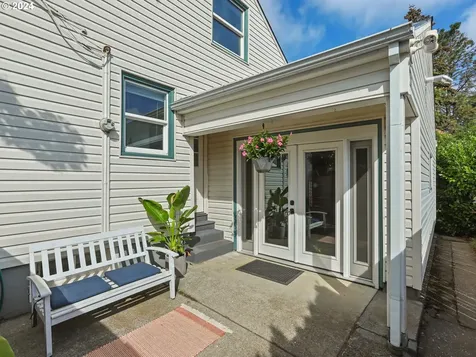 4547 NE Campaign Street Portland OR 97218