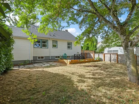 4547 NE Campaign Street Portland OR 97218