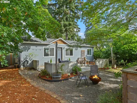 4547 NE Campaign Street Portland OR 97218