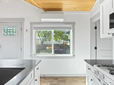 4547 NE Campaign Street Portland OR 97218