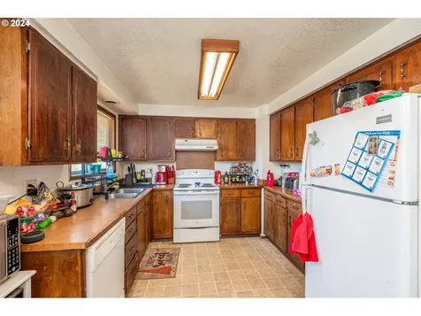 425 49th Loop Springfield OR 97478
