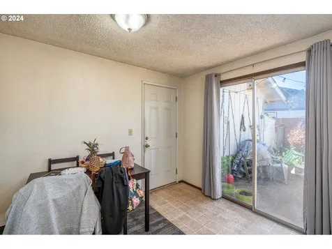 425 49th Loop Springfield OR 97478