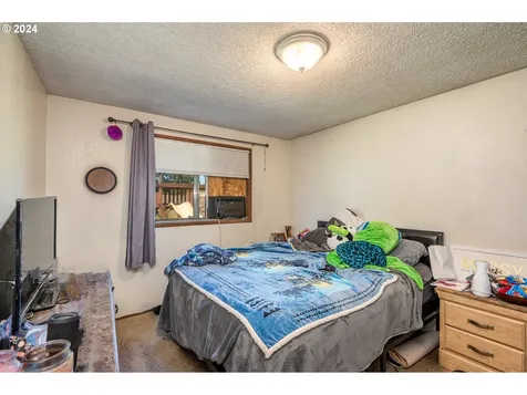 425 49th Loop Springfield OR 97478