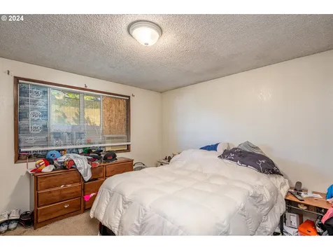 425 49th Loop Springfield OR 97478