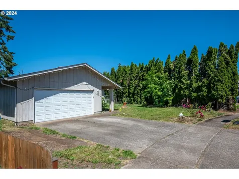 425 49th Loop Springfield OR 97478