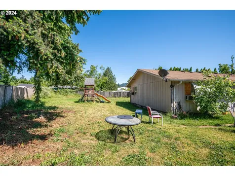 425 49th Loop Springfield OR 97478