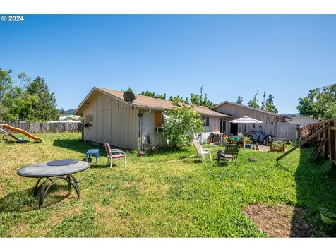 425 49th Loop Springfield OR 97478