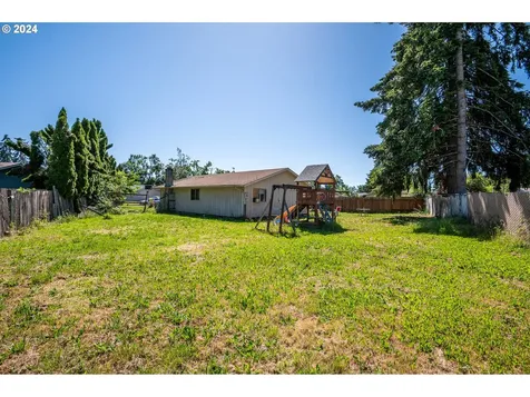 425 49th Loop Springfield OR 97478