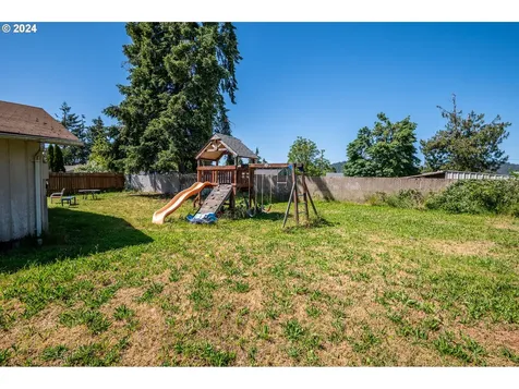 425 49th Loop Springfield OR 97478