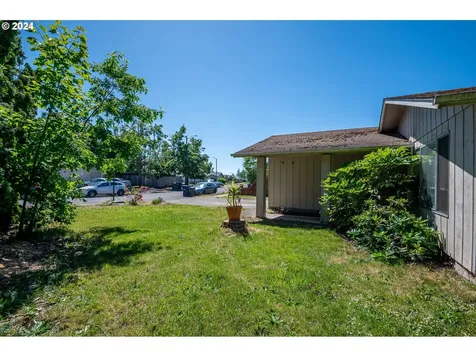 425 49th Loop Springfield OR 97478