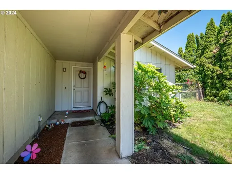 425 49th Loop Springfield OR 97478