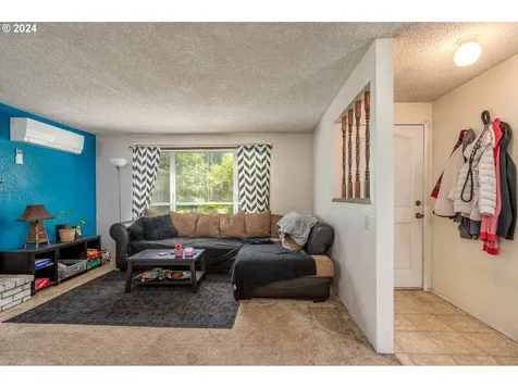 425 49th Loop Springfield OR 97478