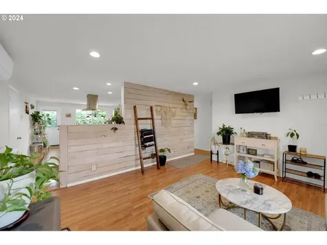 311 W F Street Creswell OR 97426