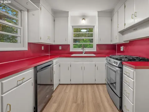 7865 SW Walnut Lane Portland OR 97225