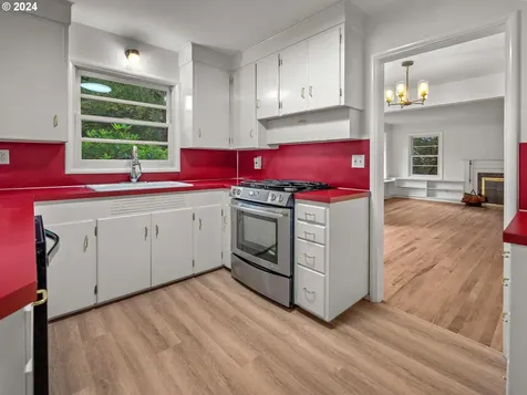 7865 SW Walnut Lane Portland OR 97225