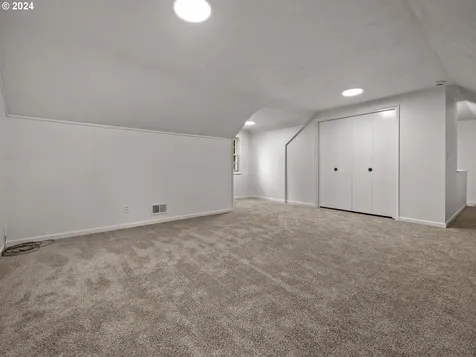 7865 SW Walnut Lane Portland OR 97225