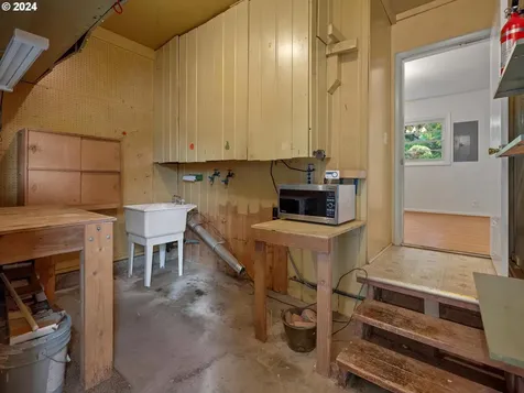 7865 SW Walnut Lane Portland OR 97225