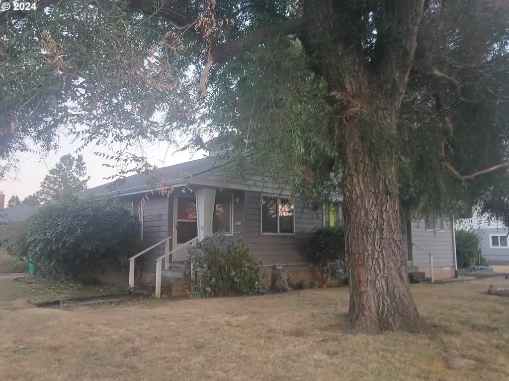8516 Se Main Street Portland OR 97216