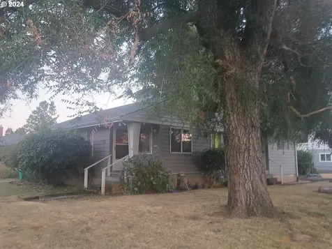 8516 Se Main Street Portland OR 97216