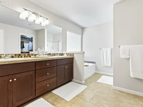 348 N 34th Court Ridgefield WA 98642