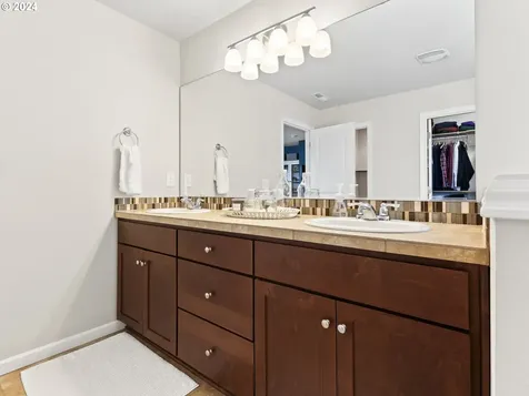 348 N 34th Court Ridgefield WA 98642