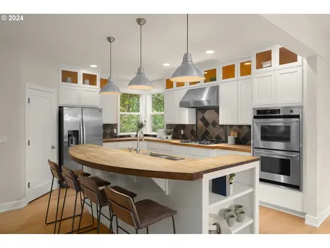 8437 Sw 42nd Avenue Portland OR 97219