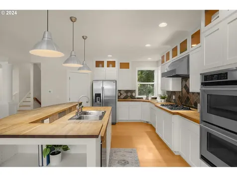 8437 Sw 42nd Avenue Portland OR 97219