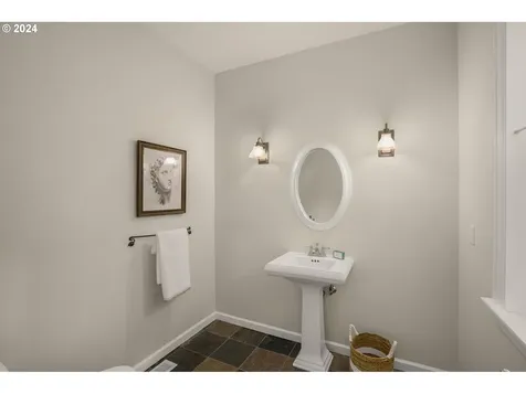 8437 Sw 42nd Avenue Portland OR 97219