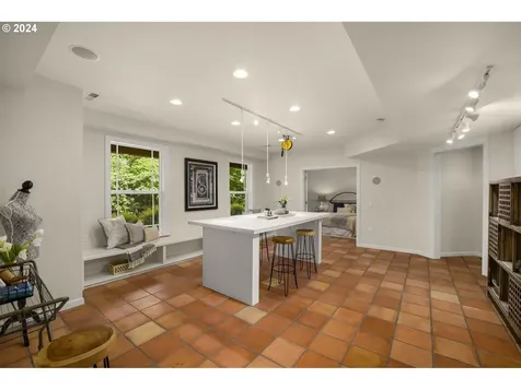 8437 Sw 42nd Avenue Portland OR 97219