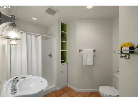 8437 Sw 42nd Avenue Portland OR 97219