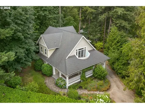 8437 Sw 42nd Avenue Portland OR 97219