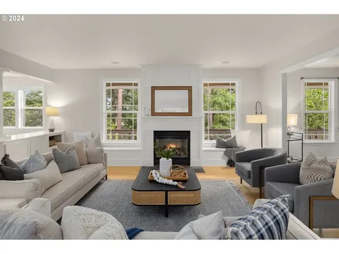8437 Sw 42nd Avenue Portland OR 97219