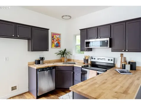 3173 N Arlington Place Portland OR 97217