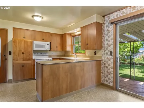 327 Ne 105th Avenue Portland OR 97220