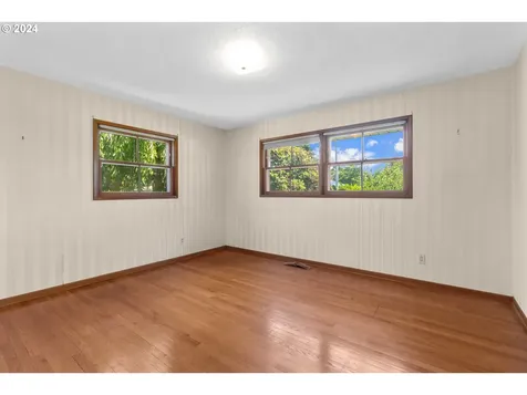 327 Ne 105th Avenue Portland OR 97220